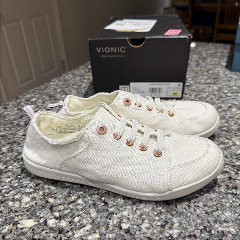 Vionic Beach Pismo Cream Canvas Slip-On Sneakers